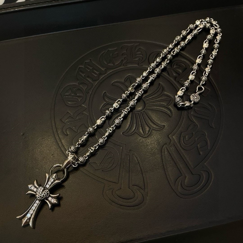 Ch*0me He**ts necklaces